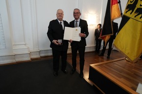 FWV BW: Dr. Frank Knödler wird Ehrenpräsident des Landesfeuerwehrverbandes Baden-Württemberg und erhält die Stauffermedaille in Gold