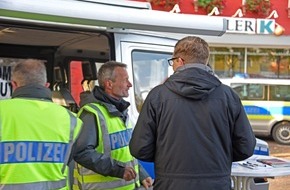 Polizei Essen: POL-E: Mülheim an der Ruhr: "Riegel vor! Sicher ist sicherer" - Präventionsmobil der Polizei auf dem Saarner Markt