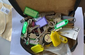 Kreispolizeibeh&ouml;rde Rhein-Kreis Neuss: POL-NE: Autoaufbrecher gefasst - Polizei sucht Eigent&uuml;mer von Diebesgut