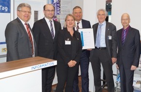 DQS GmbH: DQS zertifiziert erste deutsche Kommune nach ISIS12