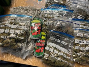 ZOLL-E: Staatsanwaltschaft Aurich und Zollfahndung Essen Gewaltbereite bewaffnete Drogenbande zerschlagen 5 Haftbefehle vollstreckt, Drogen und Waffen sichergestellt