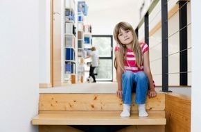 AXA Konzern AG: Ein Drittel der Kinder und Jugendlichen leidet unter Schikanen von Mitschülern (FOTO)