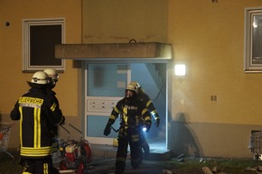 FW Menden: 39 Personen nach Kellerbrand in Sicherheit gebracht