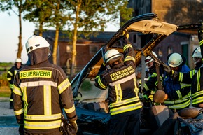 FW-KLE: Realistische Einsatzübung der Freiwilligen Feuerwehr Bedburg-Hau am Landgasthof &quot;Westrich&quot; vermittelt Wissen und Sicherheit