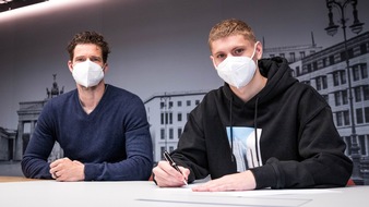HERTHA BSC GmbH & Co. KGaA  : Blau-weiße Verbundenheit: Neuer Vertrag für Márton Dárdai!