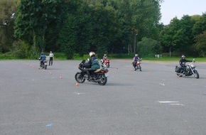 Polizei Düren: POL-DN: 011010 -7- (Kreis Düren) Sicherheit für motorisierte Zweiradfahrer ( Foto -3- als Anlage)
