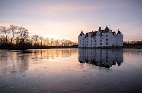 Tourismus-Agentur Schleswig-Holstein GmbH: Aktuelle Presseinfo der TA.SH: Traumhafte Einblicke in das Leben des Adels an Nord- und Ostsee