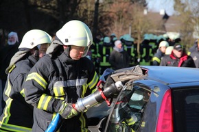 FW-GL: 38 neue Feuerwehrfrauen und -männer für Bergisch Gladbach