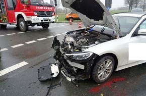 Freiwillige Feuerwehr der Gemeinde Sonsbeck: FW Sonsbeck: Verkehrsunfall an der Kreuzung Zur Furth