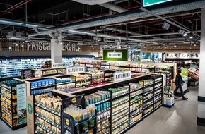 EDEKA ZENTRALE Stiftung & Co. KG: Bio-Offensive geht weiter: EDEKA eröffnet 50. NATURKIND Welt
