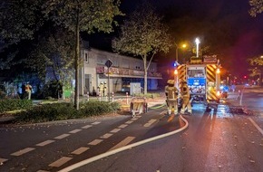 Feuerwehr Kleve: FW-KLE: Nächtlicher Brand zwischen zwei Gebäuden