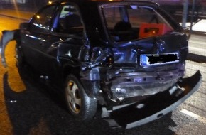 Polizei Bielefeld: POL-BI: Unfallfahrer ohne Führerschein gelingt die Flucht zu Fuß