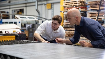 Schulze Marketing: Wenn Stammkunden wegbrechen: Warum Industrie-Vertrieb digital neu gedacht werden muss