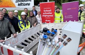 Westconnect GmbH: Spatenstich f&uuml;r Glasfaserausbau in Bad Sassendorf Weslarn