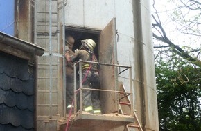 Feuerwehr Essen: FW-E: Feuer im Spänebunker einer Schreinerei