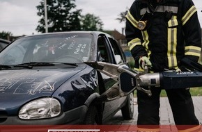 Feuerwehr Leverkusen: FW-LEV: Technische Rettung nach Verkehrsunfall - Autobahn A3
