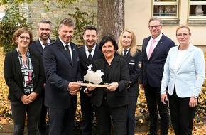 Kreispolizeibehörde Soest: POL-SO: Landrätin Eva Irrgang nach 18 Jahren verabschiedet - Polizei dankt für vertrauensvolle Zusammenarbeit