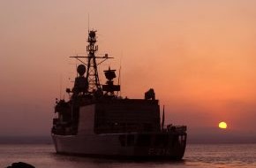 Presse- und Informationszentrum Marine: Deutsche Marine - Bilder der Woche: Fregatte "Karlsruhe" gehört zur "Bremen-Klasse"