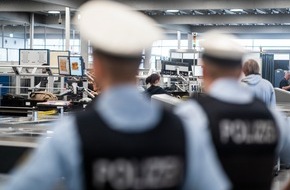 Bundespolizeidirektion Sankt Augustin: BPOL NRW: Waffenteile und scharfe Munition bei Sicherheitskontrollen am Flughafen Köln/Bonn entdeckt