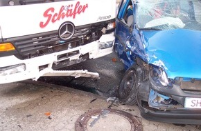 Polizeiinspektion Hameln-Pyrmont/Holzminden: POL-HOL: Kemnade, Hamelner Straße / Einmündung Dorfstraße: Zusammenstoß fordert eine Schwerverletzte - Verkehrsführung wird geändert -