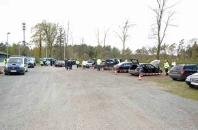 Polizeiinspektion Cuxhaven: POL-CUX: Großkontrolle mit dem Schwerpunkt "Alkohol- und Betäubungsmittelbeeinflussung im Straßenverkehr" in Hechthausen (Lichtbilder im Anhang)