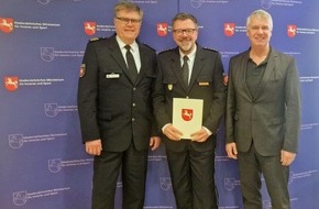 Polizeiinspektion Wilhelmshaven/Friesland: POL-WHV: Der Leiter der Polizeiinspektion Wilhelmshaven/Friesland, Jörg Beensen, wurde befördert