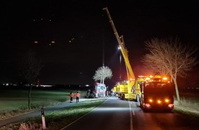 Polizeiinspektion Delmenhorst / Oldenburg - Land / Wesermarsch: POL-DEL: Landkreis Wesermarsch: Verkehrsunfall auf der Bundesstraße 212 in Brake +++ Mehrstündige Vollsperrung