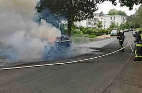 Feuerwehr Dortmund: FW-DO: Personenwagen brannte in voller Ausdehnung