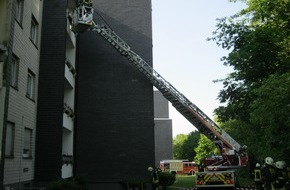 Feuerwehr Dinslaken: FW Dinslaken: Zimmerbrand im 3.Obergeschoss eines Mehrfamilienhauses