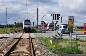 Bundespolizeiinspektion Stralsund: BPOL-HST: Bahnbetriebsunfall auf Rügen am Bahnübergang Zirkower Hof