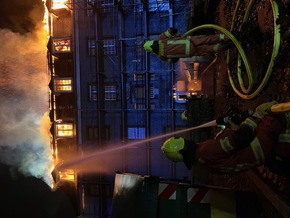 FW-Velbert: Brand im Herrenhaus des Schloss Hardenberg