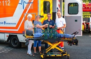 Feuerwehr Bremerhaven: FW Bremerhaven: Graue Panther Bremerhaven spenden "Wollkraken" an den Rettungsdienst der Feuerwehr