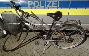 Polizeiinspektion Hameln-Pyrmont/Holzminden: POL-HM: Zwei neuwertige Fahrräder in Gebüsch aufgefunden