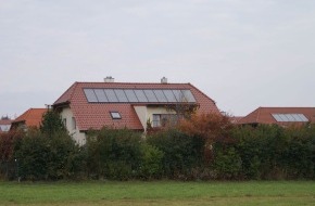 Gebäudehülle Schweiz / Enveloppe des édifices Suisse: SVDW: Dachflächen effizienter nutzen - solare Energie vom Dach