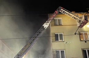 Feuerwehr Essen: FW-E: Ausgedehnter Kellerbrand in einem Mehrfamilienhaus - Feuerwehr rettet 16 Menschen