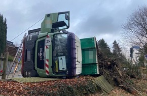 Feuerwehr Herdecke: FW-EN: LKW-Unfall am Unteren Ahlenbergweg - First Responder Einsatz am Rostesiepen