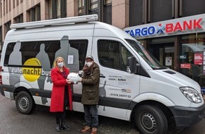 TARGOBANK AG: Targobanker spenden für den Düsseldorfer Gutenachtbus