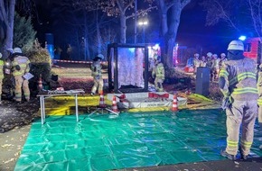 Feuerwehr Bergisch Gladbach: FW-GL: Gefahrstoffaustritt im Kombibad Paffrath - Feuerwehr im Großeinsatz
