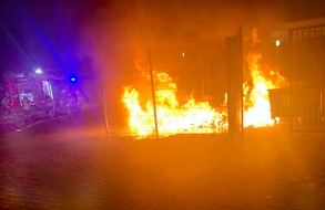 Feuerwehr Dortmund: FW-DO: Mülltonnen brennen auf Schulgelände