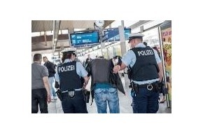 Bundespolizeidirektion Sankt Augustin: BPOL NRW: Bundespolizei fasst diebisches Duo - Smartphones und Betäubungsmittel aufgefunden