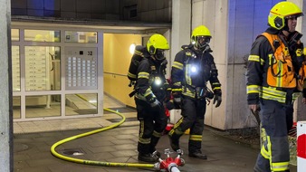 Feuerwehr MTK: Küchenbrand in Hattersheim schnell gelöscht - Ein Verletzter