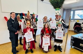 Feuerwehr Bergisch Gladbach: FW-GL: Dreimol "Gläbbisch Alaaf" op de Füürwaach - Bergisch Gladbacher Dreigestirne zu Gast bei der Feuerwehr
