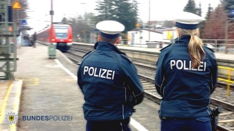 Bundespolizeidirektion München: Bundespolizeidirektion München: 36-Jähriger hantierte in der S-Bahn mit einer Axt und verunsicherte Reisende / Bundespolizei stellt arbeitslosen Bauarbeiter am Bahnsteig