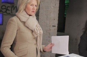 SAT.1: Neue Help-Doku "Stalker - Auf frischer Tat ertappt" mit Barbara von Minckwitz startet am Dienstag, 7. Mai, in SAT.1 / Themenspecial mit "akte 20.13" und "Eins gegen Eins" (BILD)