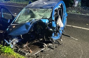 Feuerwehr Bottrop: FW-BOT: Verkehrsunfall mit eingeklemmter Person in Bottrop-Fuhlenbrock