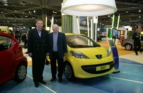 Peugeot Deutschland GmbH: Uwe Seeler bei Peugeot