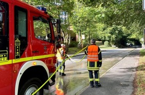 Polizeidirektion Ratzeburg: POL-RZ: Gülle sorgt für stark verschmutze Fahrbahn - Verursacher gesucht