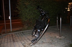 Kreispolizeibehörde Herford: POL-HF: Unfallflucht am Museum- Fahrrad beschädigt