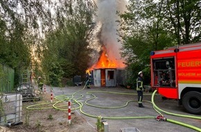 Feuerwehr Mülheim an der Ruhr: FW-MH: Brand von Überseecontainern in Mülheim-Heißen
