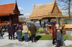 Niederländisches Büro für Tourismus & Convention (NBTC): Floriade 2002: Streifzug durch exotische Gärten / Zwischen japanischem Tee und chinesischen Bonsais